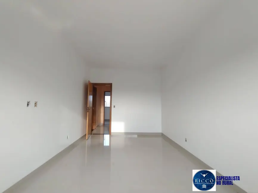 Foto 4 de Sobrado com 3 quartos à venda, 180m2 em Jardim das Hortências, Goiania - GO