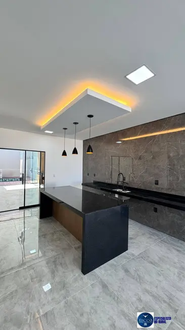 Foto 2 de Casa com 3 quartos à venda, 300m2 em Vila Finsocial, Goiania - GO