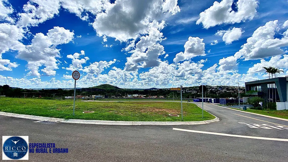 Foto 1 de Terreno / Lote à venda, 810m2 em Goiania - GO