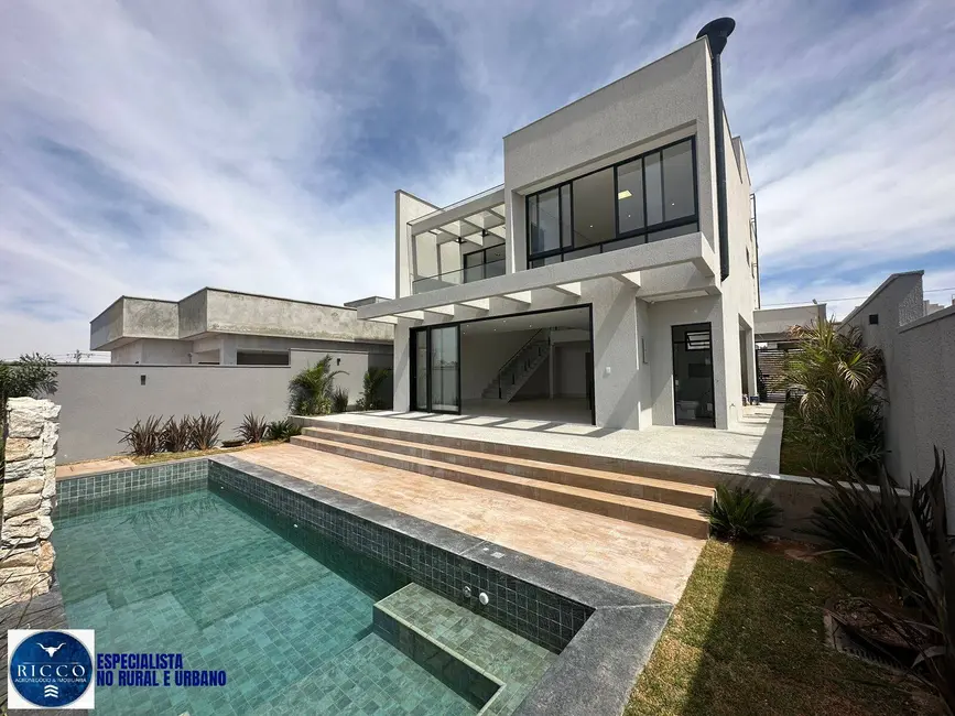 Foto 1 de Sobrado com 4 quartos à venda, 375m2 em Jardins Nápoles, Senador Canedo - GO