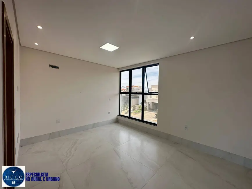 Foto 8 de Sobrado com 4 quartos à venda, 375m2 em Jardins Nápoles, Senador Canedo - GO