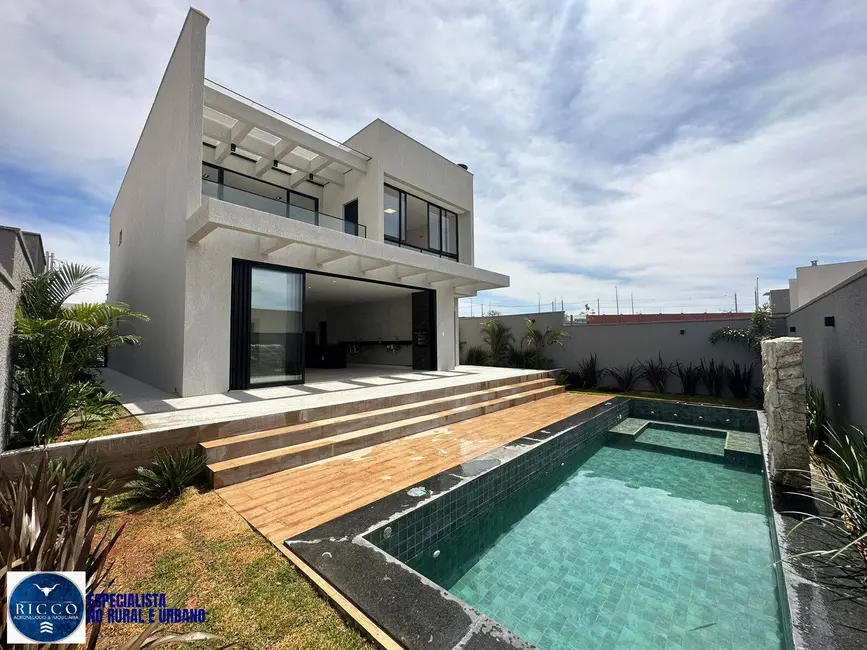 Foto 3 de Sobrado com 4 quartos à venda, 375m2 em Jardins Nápoles, Senador Canedo - GO