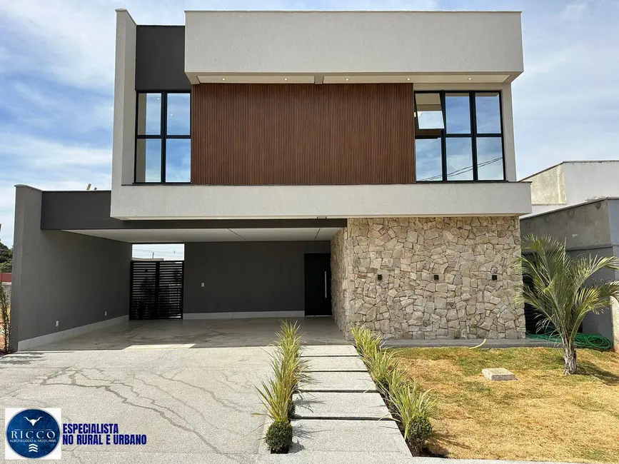 Foto 2 de Sobrado com 4 quartos à venda, 375m2 em Jardins Nápoles, Senador Canedo - GO