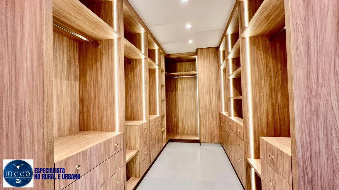 Casa com 4 quartos à venda, 287m2 em Senador Canedo - GO - imagem 3 Foto 3 de Casa com 4 quartos à venda, 287m2 em Senador Canedo - GO