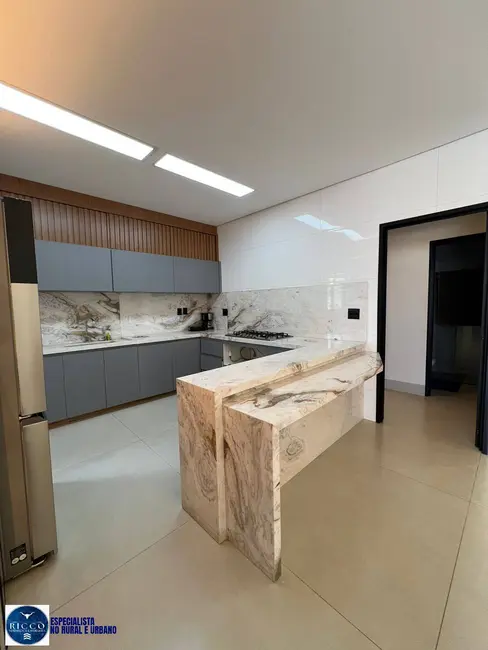 Foto 5 de Casa de Condomínio com 5 quartos à venda, 400m2 em Jardins Lisboa, Goiania - GO