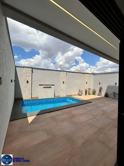 Sobrado com 4 quartos à venda, 240m2 em Jardim Presidente, Goiania - GO - imagem 3 Foto 3 de Sobrado com 4 quartos à venda, 240m2 em Jardim Presidente, Goiania - GO