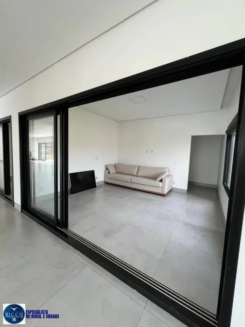 Chácara com 4 quartos à venda, 1573m2 em Guapo - GO - imagem 6 Foto 6 de Chácara com 4 quartos à venda, 1573m2 em Guapo - GO