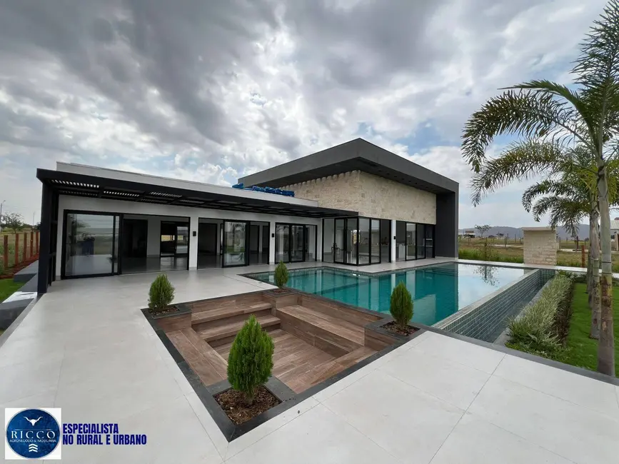 Chácara com 4 quartos à venda, 1573m2 em Guapo - GO - imagem 1 Foto 1 de Chácara com 4 quartos à venda, 1573m2 em Guapo - GO