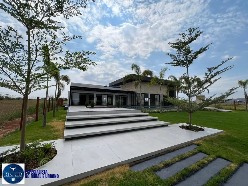 Chácara com 4 quartos à venda, 1573m2 em Guapo - GO - imagem 2 Foto 2 de Chácara com 4 quartos à venda, 1573m2 em Guapo - GO