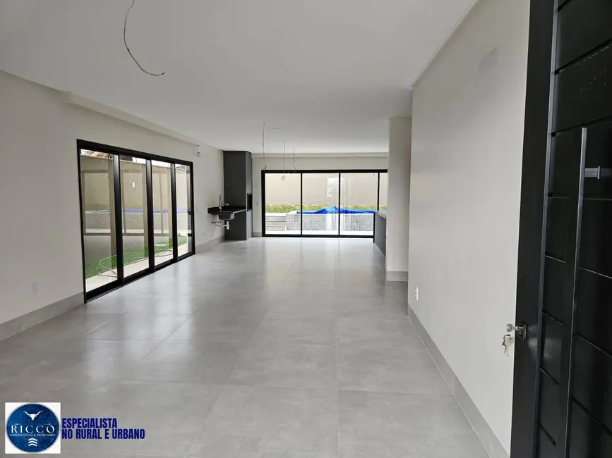 Foto 2 de Casa de Condomínio com 4 quartos à venda, 215m2 em Senador Canedo - GO