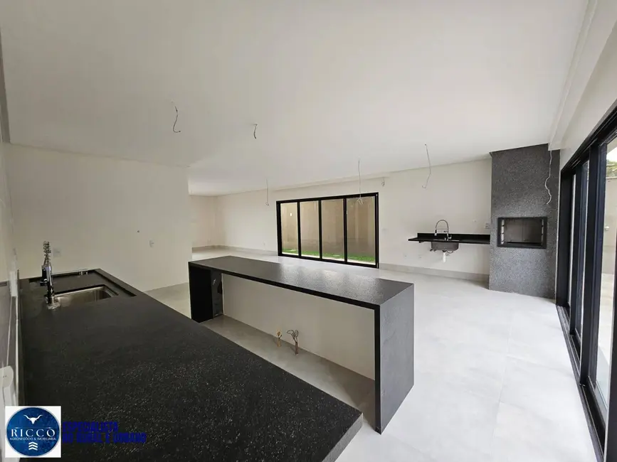 Foto 4 de Casa de Condomínio com 4 quartos à venda, 215m2 em Senador Canedo - GO