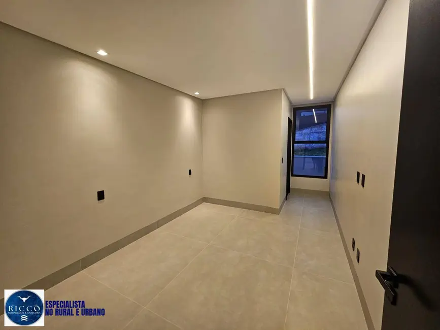 Foto 9 de Casa de Condomínio com 4 quartos à venda, 360m2 em Senador Canedo - GO