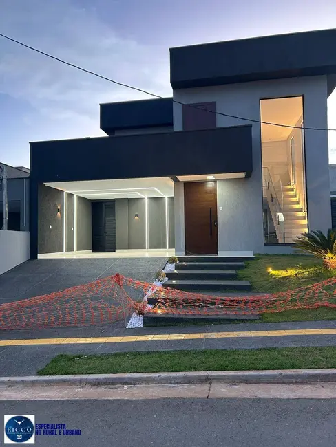 Foto 2 de Casa de Condomínio com 4 quartos à venda, 300m2 em Senador Canedo - GO