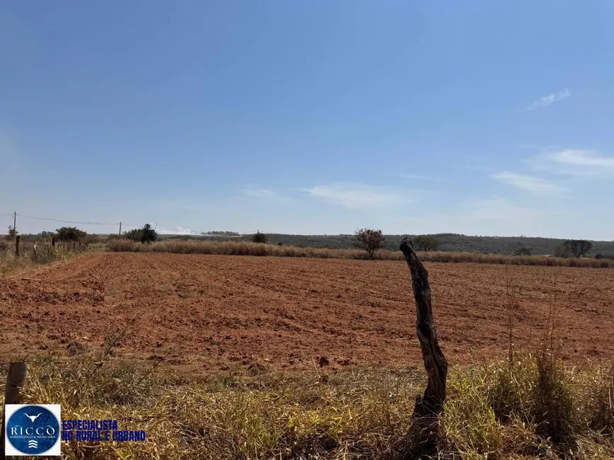 Foto 2 de Terreno / Lote à venda, 360m2 em Caldas Novas - GO