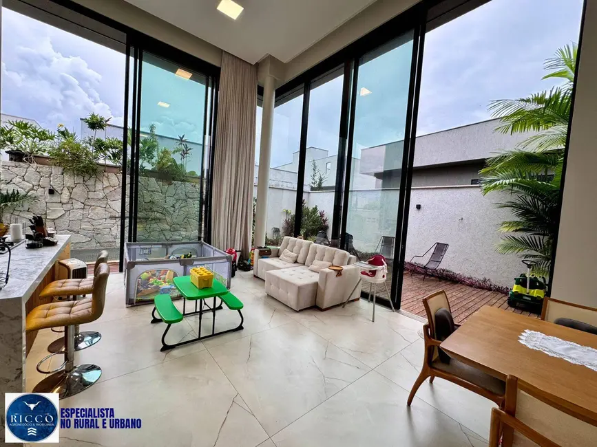 Casa de Condomínio com 3 quartos à venda, 444m2 em Residencial Goiânia Golfe Clube, Goiania - GO - imagem 5 Foto 5 de Casa de Condomínio com 3 quartos à venda, 444m2 em Residencial Goiânia Golfe Clube, Goiania - GO