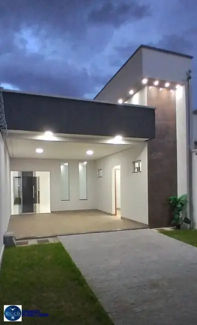 Foto 1 de Casa com 3 quartos à venda, 180m2 em Residencial Canadá, Goiania - GO