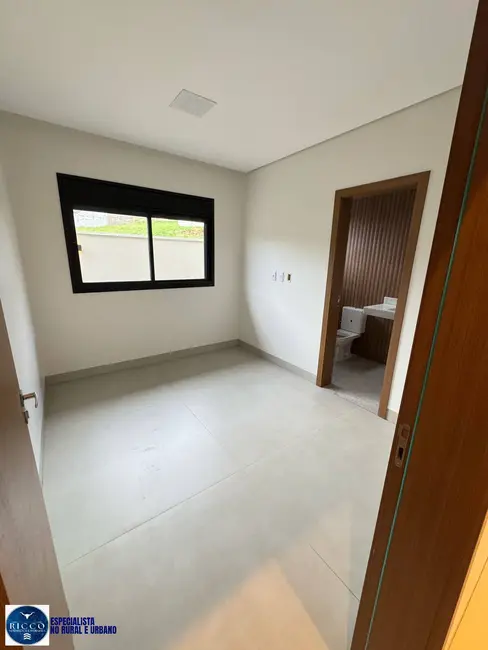 Foto 8 de Casa de Condomínio com 3 quartos à venda, 360m2 em Senador Canedo - GO