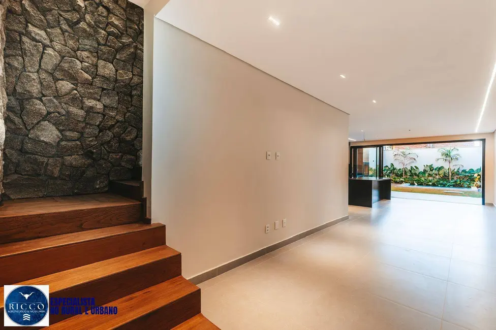 Sobrado com 3 quartos à venda, 252m2 em Jardim América, Goiania - GO - imagem 6 Foto 6 de Sobrado com 3 quartos à venda, 252m2 em Jardim América, Goiania - GO