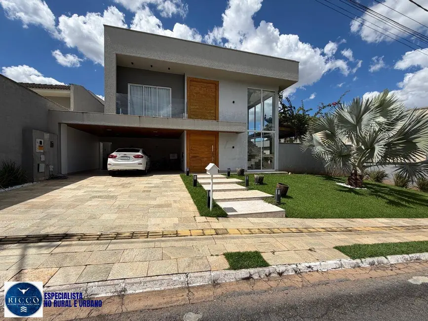 Casa de Condomínio com 3 quartos à venda, 563m2 em Goiania - GO - imagem 1 Foto 1 de Casa de Condomínio com 3 quartos à venda, 563m2 em Goiania - GO