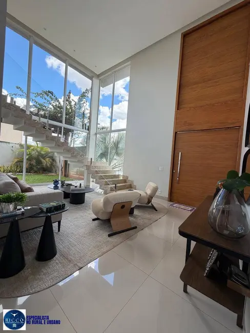 Casa de Condomínio com 3 quartos à venda, 563m2 em Goiania - GO - imagem 2 Foto 2 de Casa de Condomínio com 3 quartos à venda, 563m2 em Goiania - GO