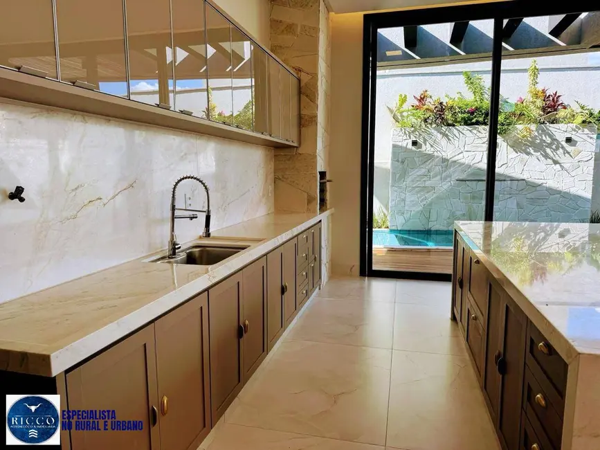 Casa de Condomínio com 3 quartos à venda, 567m2 em Residencial Goiânia Golfe Clube, Goiania - GO - imagem 4 Foto 4 de Casa de Condomínio com 3 quartos à venda, 567m2 em Residencial Goiânia Golfe Clube, Goiania - GO