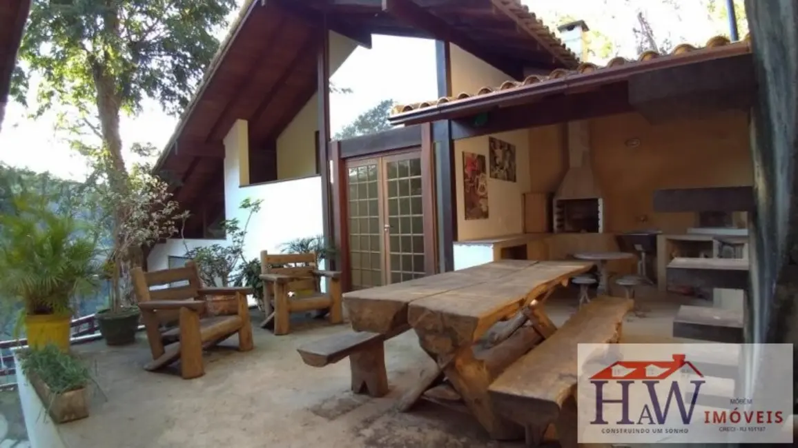 Foto 1 de Casa com 4 quartos à venda, 30m2 em Araras, Petropolis - RJ