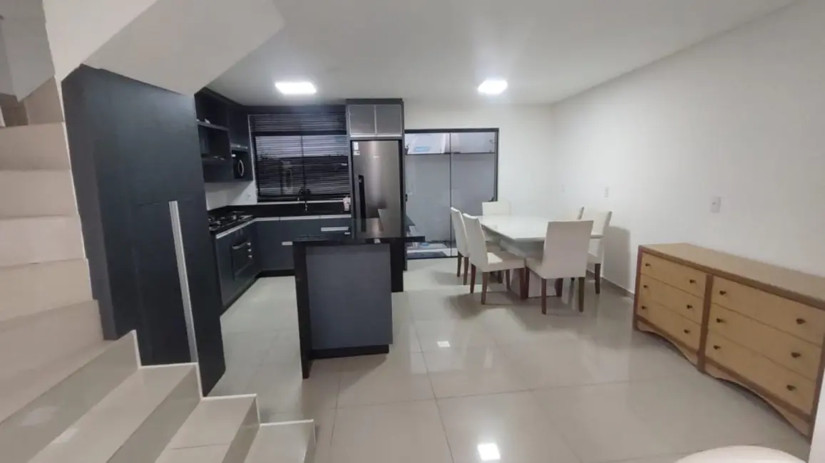 Foto 2 de Sobrado com 3 quartos à venda, 92m2 em Santo Antônio, Joinville - SC