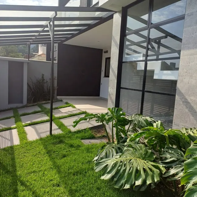 Sobrado com 3 quartos à venda, 152m2 em Bom Retiro, Joinville - SC - imagem 5 Foto 5 de Sobrado com 3 quartos à venda, 152m2 em Bom Retiro, Joinville - SC