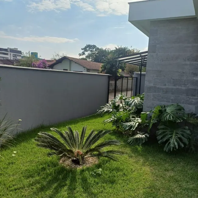 Sobrado com 3 quartos à venda, 152m2 em Bom Retiro, Joinville - SC - imagem 4 Foto 4 de Sobrado com 3 quartos à venda, 152m2 em Bom Retiro, Joinville - SC