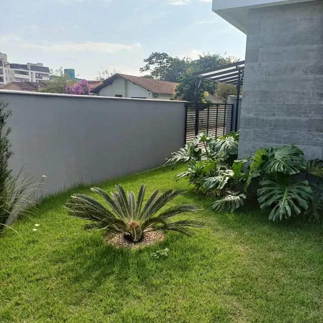 Sobrado com 3 quartos à venda, 152m2 em Bom Retiro, Joinville - SC - imagem 7 Foto 7 de Sobrado com 3 quartos à venda, 152m2 em Bom Retiro, Joinville - SC