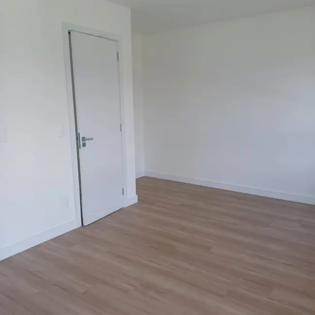 Sobrado com 3 quartos à venda, 152m2 em Bom Retiro, Joinville - SC - imagem 9 Foto 9 de Sobrado com 3 quartos à venda, 152m2 em Bom Retiro, Joinville - SC