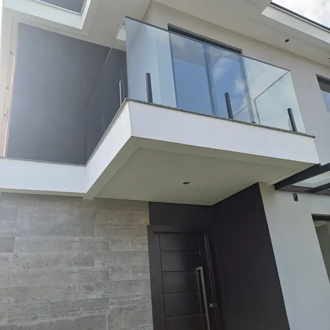 Sobrado com 3 quartos à venda, 152m2 em Bom Retiro, Joinville - SC - imagem 2 Foto 2 de Sobrado com 3 quartos à venda, 152m2 em Bom Retiro, Joinville - SC