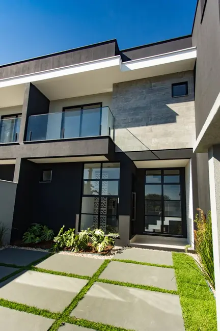 Sobrado com 3 quartos à venda, 113m2 em Bom Retiro, Joinville - SC - imagem 2 Foto 2 de Sobrado com 3 quartos à venda, 113m2 em Bom Retiro, Joinville - SC