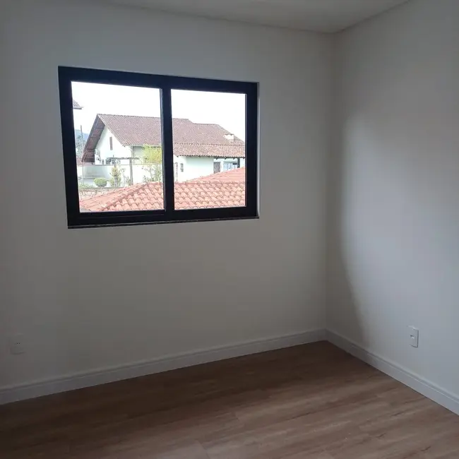 Sobrado com 3 quartos à venda, 114m2 em Bom Retiro, Joinville - SC - imagem 4 Foto 4 de Sobrado com 3 quartos à venda, 114m2 em Bom Retiro, Joinville - SC