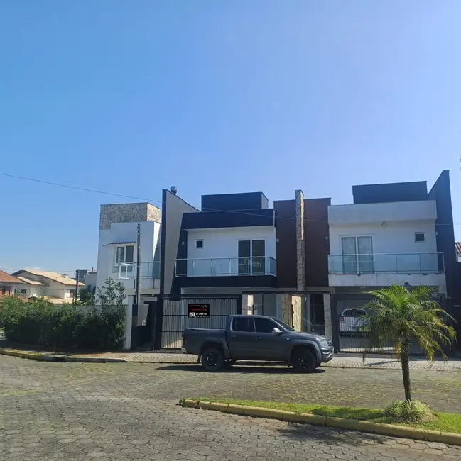 Foto 1 de Sobrado com 3 quartos à venda, 179m2 em Glória, Joinville - SC