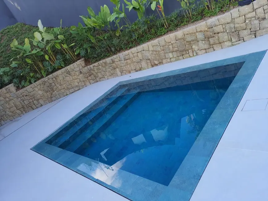 Casa com 3 quartos à venda, 309m2 em América, Joinville - SC - imagem 9 Foto 9 de Casa com 3 quartos à venda, 309m2 em América, Joinville - SC