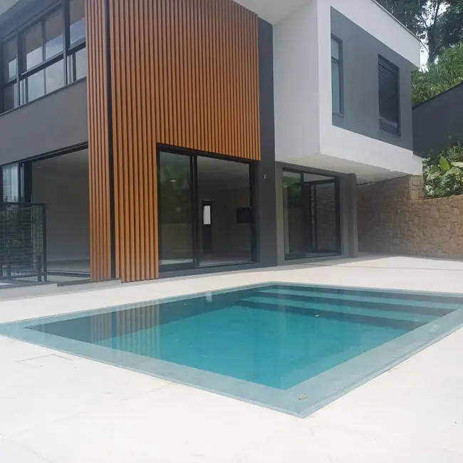 Casa com 3 quartos à venda, 309m2 em América, Joinville - SC - imagem 8 Foto 8 de Casa com 3 quartos à venda, 309m2 em América, Joinville - SC