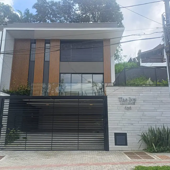 Casa com 3 quartos à venda, 309m2 em América, Joinville - SC - imagem 3 Foto 3 de Casa com 3 quartos à venda, 309m2 em América, Joinville - SC