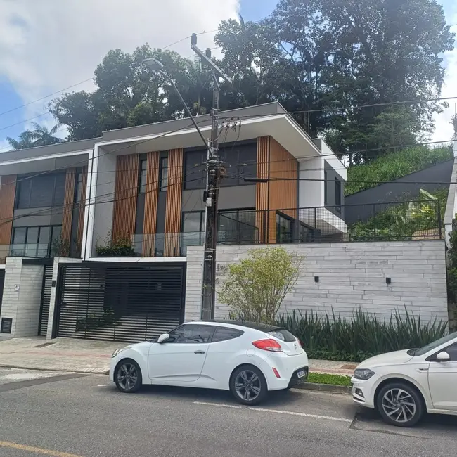 Foto 1 de Casa com 3 quartos à venda, 309m2 em América, Joinville - SC
