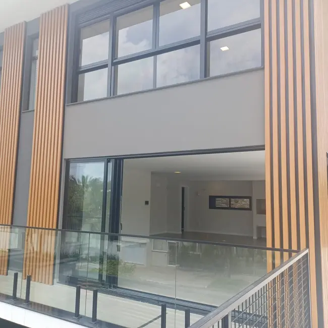 Casa com 3 quartos à venda, 296m2 em América, Joinville - SC - imagem 5 Foto 5 de Casa com 3 quartos à venda, 296m2 em América, Joinville - SC