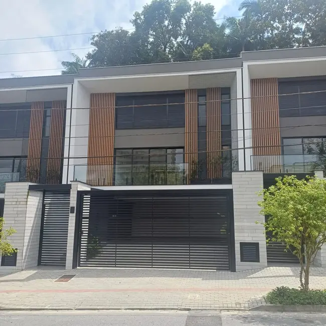 Foto 1 de Casa com 3 quartos à venda, 285m2 em América, Joinville - SC