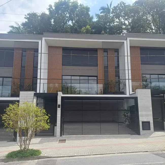 Foto 2 de Casa com 3 quartos à venda, 285m2 em América, Joinville - SC
