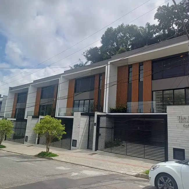 Casa com 3 quartos à venda, 285m2 em América, Joinville - SC - imagem 4 Foto 4 de Casa com 3 quartos à venda, 285m2 em América, Joinville - SC