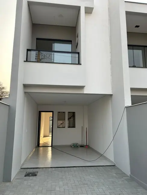 Sobrado com 3 quartos à venda, 100m2 em Costa e Silva, Joinville - SC - imagem 3 Foto 3 de Sobrado com 3 quartos à venda, 100m2 em Costa e Silva, Joinville - SC