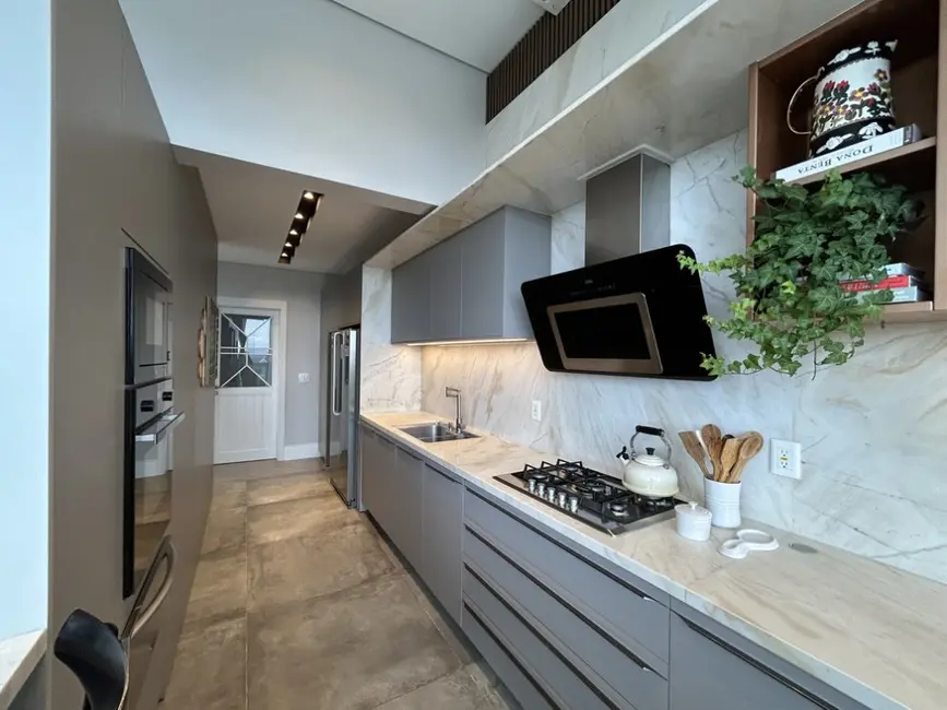 Foto 5 de Cobertura com 4 quartos à venda, 278m2 em Anita Garibaldi, Joinville - SC