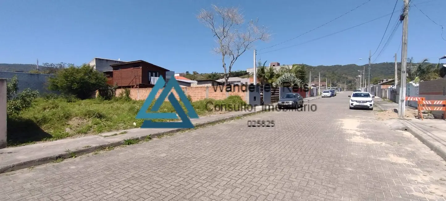 Foto 1 de Terreno / Lote à venda, 450m2 em Ratones, Florianopolis - SC