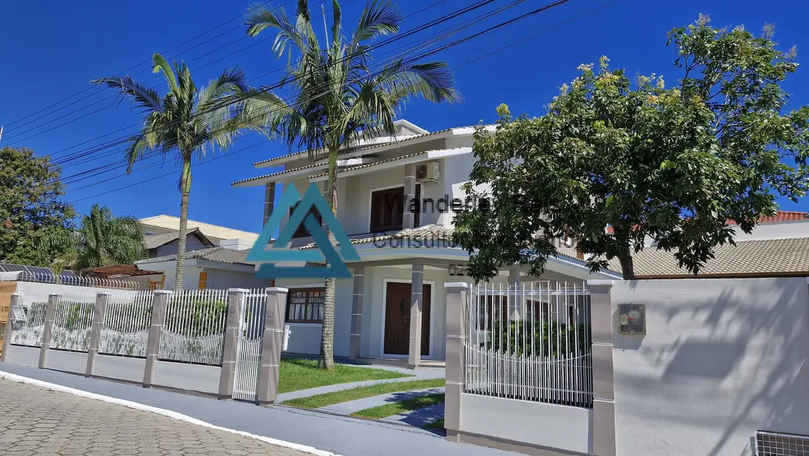 Casa com 3 quartos à venda, 400m2 em Ingleses do Rio Vermelho, Florianopolis - SC - imagem 3 Foto 3 de Casa com 3 quartos à venda, 400m2 em Ingleses do Rio Vermelho, Florianopolis - SC