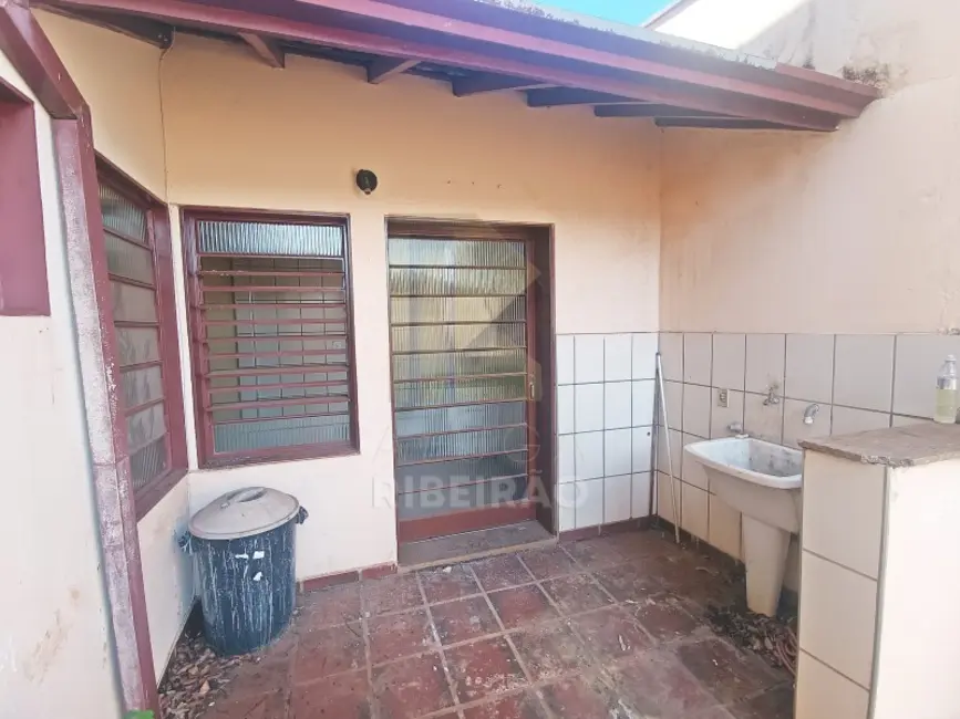 Casa com 3 quartos para alugar, 140m2 em Jardim Irajá, Ribeirao Preto - SP - imagem 3 Foto 3 de Casa com 3 quartos para alugar, 140m2 em Jardim Irajá, Ribeirao Preto - SP
