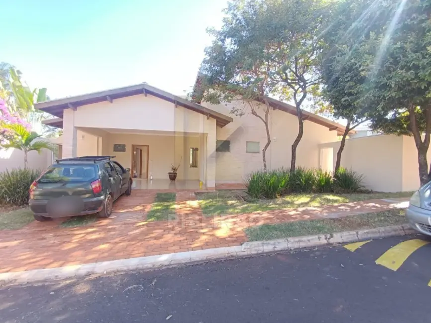 Casa com 3 quartos para alugar, 215m2 em Ribeirao Preto - SP - imagem 1 Foto 1 de Casa com 3 quartos para alugar, 215m2 em Ribeirao Preto - SP