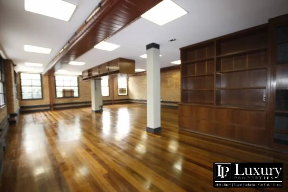 Sala Comercial para alugar, 110m2 em Vila Nova Conceição, São Paulo - SP - imagem 3 Foto 3 de Sala Comercial para alugar, 110m2 em Vila Nova Conceição, São Paulo - SP